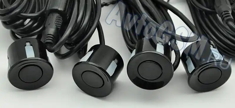 Blackview PS-4.2-22 black Blackview PS-4.2-22 blackПарктроники для заднего бампера<br>Внимание!!!!Автомобильный держатель AvtoGSM Car Holder 25 в комплекте!!! - 4 черных датчика, звуковое и визуальное оповещение, простая установка, компактный индикатор. Данный парктроник оборудован четырьмя ультразвуковыми датчиками. Они способны уловить даже те препятствия, которые не видны в зеркалах, а значит, Вы получите заблаговременное предупреждение об опасности продолжения движения. Информация поступает в двух видах - графическом и звуковом. Индикатором выступает миниатюрный дисплей, поделенный на цветные сектора. На нем отображается примерное расположение помехи относительно автомобиля, а также расстояние до нее. Частота звуковых оповещений возрастает по мере приближения к постороннему объекту. Когда дистанция становится критически малой, сигнал переходит в непрерывный. Использование устройства оптимально в условиях плохого освещения, поскольку прибор никак не ориентируется на визуальные данные.<br>